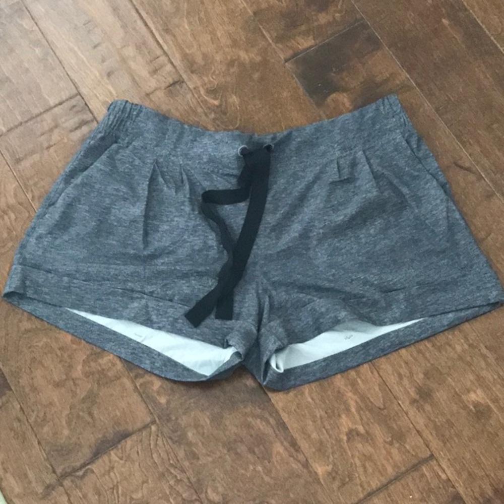 Lululemon Spring Breakaway shorts